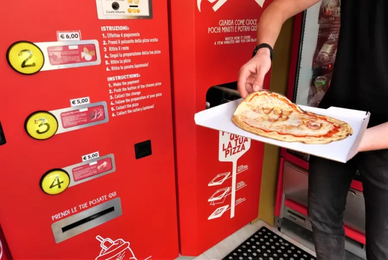 How Self-Service Pizza Vending Machines Are Changing the Food Industry