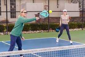 Pickleball Singles vs Doubles Rules: Serving, Scoring & Strategy Differences
